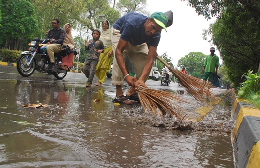 Many Pakistani Christians are poor, uneducated and work in menial jobs, such as street sweeping.