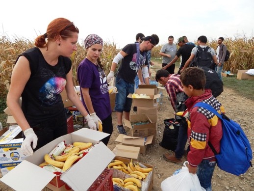 ROM Response Prayer Group volunteers distribute food to migrants in central Europe, 2015