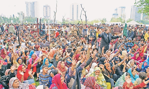 Over 1000 "katchi abadi" residents gather outside the National Press Club in April 2014 to protest against plans to demolish 12 Islamabad slums.