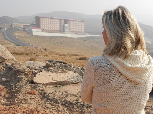 Norine Brunson stands below Izmir's Harmandanli Detention Centre, where her husband had been held since 20 Oct.