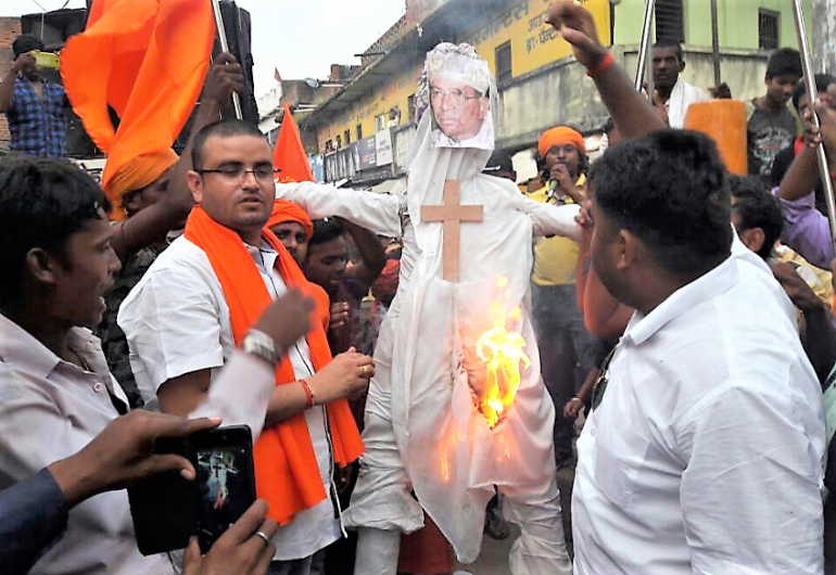 Hindu radicals burn a dummy replica of local Jharkhand Archbishop, Cardinal Telephore Toppo of Ranchi. (Photo: Catholic Bishops' Conference of India)