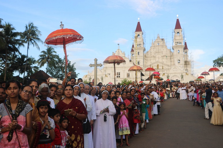 Thousands gathered in his native parish of Ramapuram for a glimpse of the returning priest (World Watch Monitor)