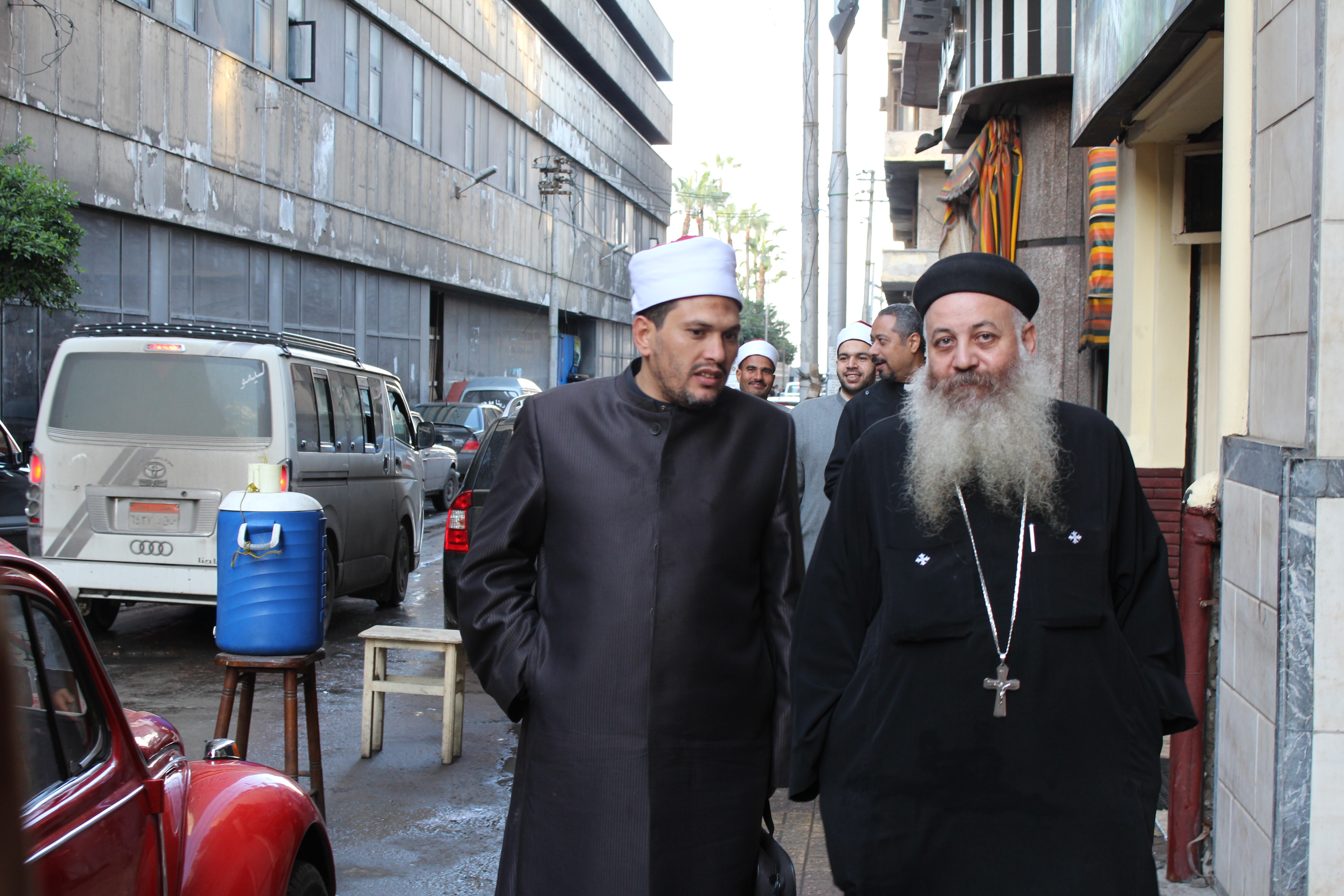 An imam and a Coptic priest walk side by side (World Watch Monitor)