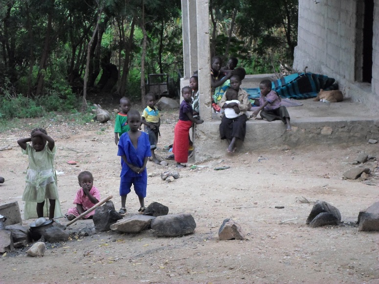 Internally displaced children near Mokolo in Cameroon's Far North (Photo: World Watch Monitor)