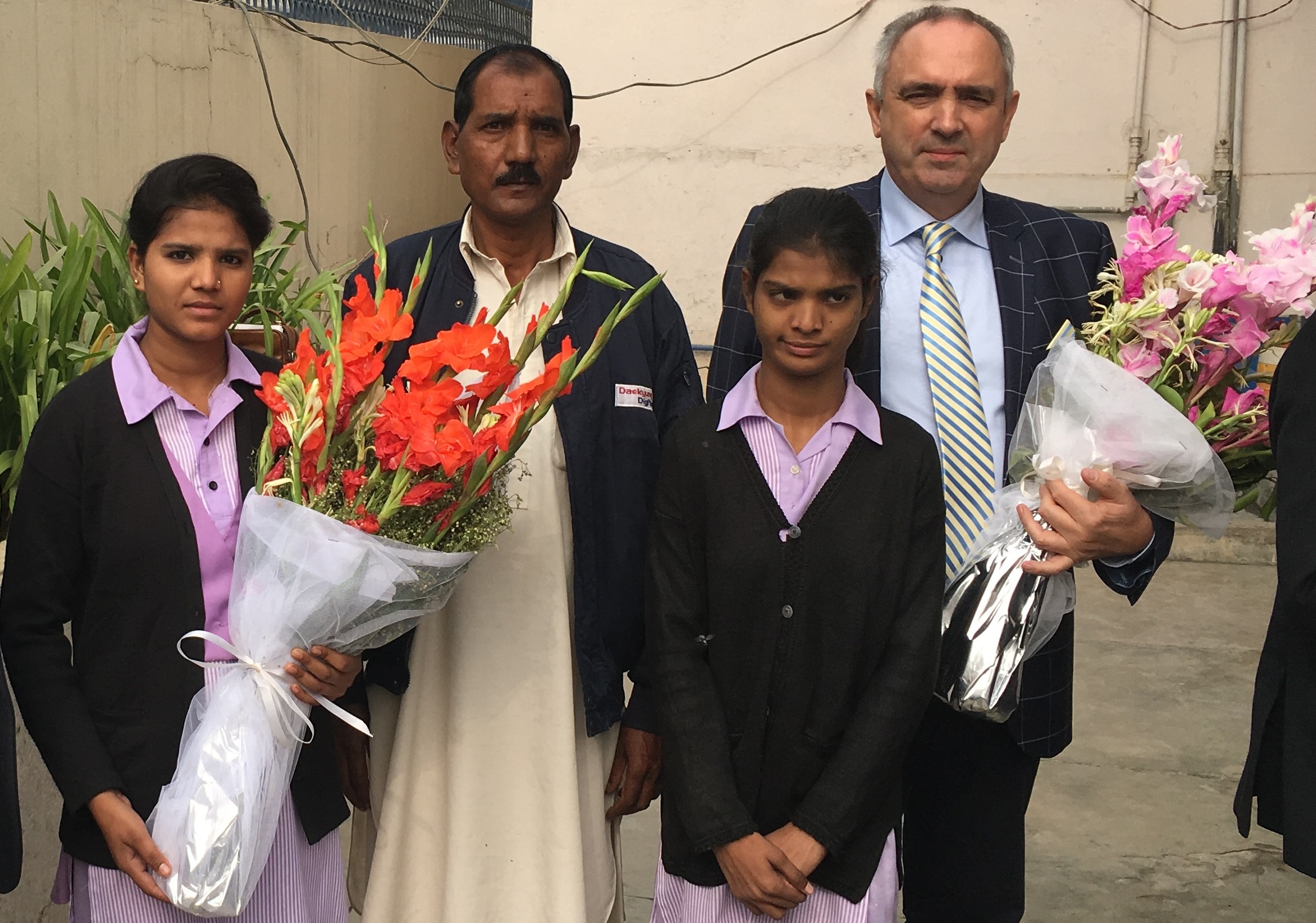 Dutch MEP Peter van Dalen with Asia Bibi's husband, Ashiq, and two of their daughters (BosNewsLife)