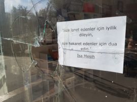 Malatya’s Kurtulus (Salvation) Church posted this message on the broken glass after an attacker heaved a brick through the church’s display window on November 24, 2017:  “’Bless those who curse you, pray for those who mistreat you.’ – Jesus Christ.” (Photo: World Watch Monitor)