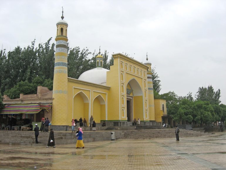 "Id Kah Mosque", the main mosque in Kashgar, one of the westernmost cities of China, in Xinjiang, where up to 7,000 Muslims gather every Friday for prayer. (Photo: World Watch Monitor, 2009)