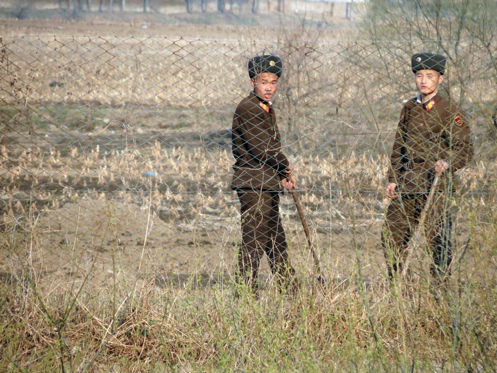 North Korean border guards on the Yalu River border with neighbouring China (World Watch Monitor)