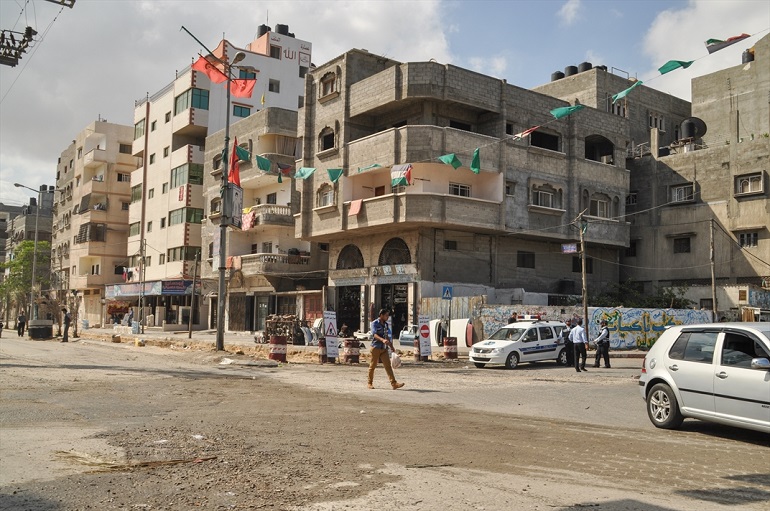 A street in Gaza city showing flags of different Palestinian political groups and factions. (Photo: World Watch Monitor) 