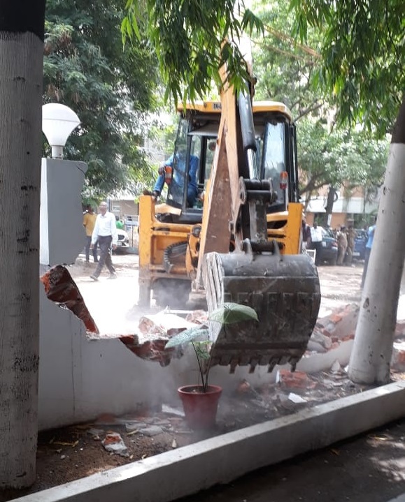 "The High Court of Madras still has to announce the verdict on the demolition, and instead the demolition has been carried out all the same," the pastor of the Emmanuel Church. (Picture: AsiaNews)
