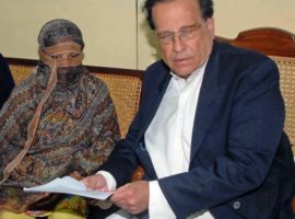 Asia Bibi with Punjab Governor, Salmaan Taseer, who was assassinated for supporting her case. (Photo: Office of the Governor of Punjab)