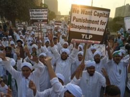 Islamist activists carry placards against Asia Bibi, a Pakistani Christian woman who was recently released after spending eight years on death row for blasphemy, during a rally in Karachi on 21 November. (Photo: Getty Images)